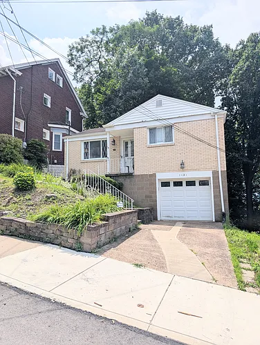 1131 Pemberton St Photo 1