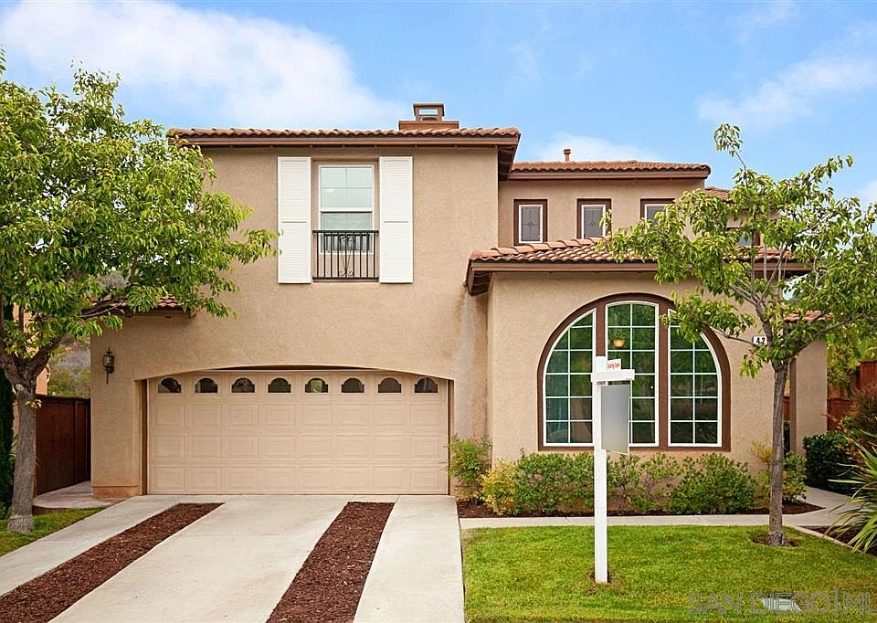 1st image of 427 Camino Hermoso