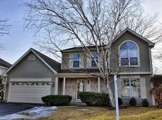 1074 Hill Crest Dr, Carol Stream, IL 60188