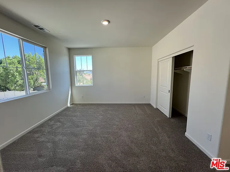 25198 Harmony Ave — Photo 9