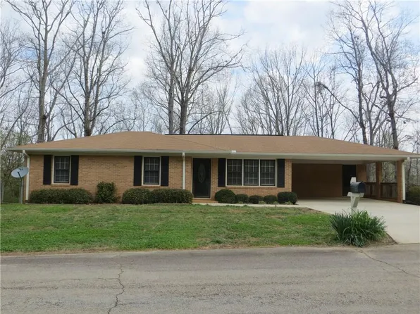 2652 Tammi Ln, Gainesville, GA 30506