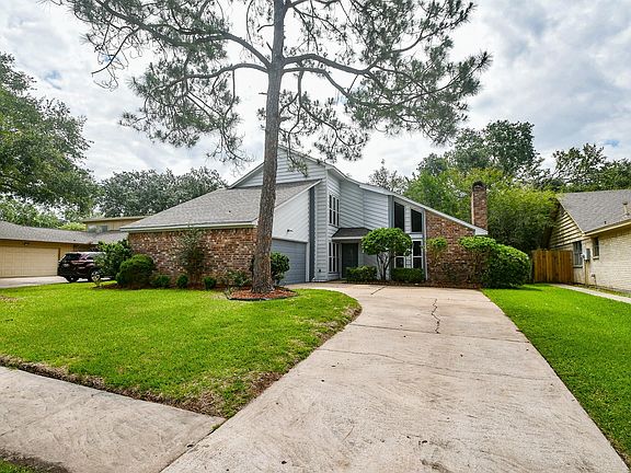 3rd image of 2735 Colony Dr