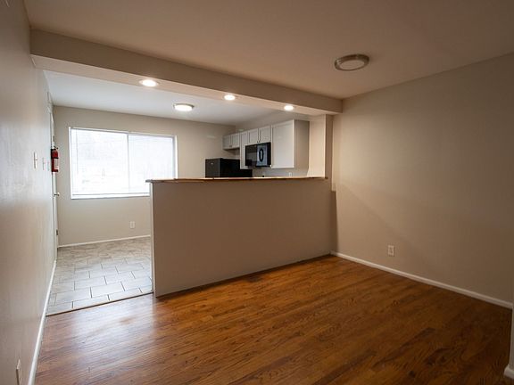 4th image of 1724 E Broadway APT A