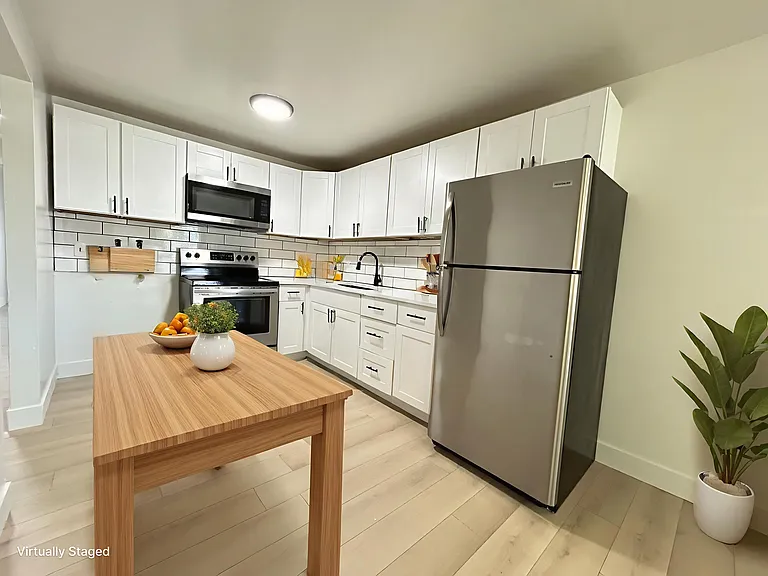 1801 W Parkway Blvd — Photo 3