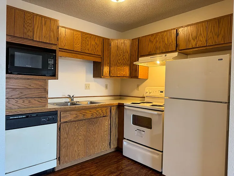 Gatewood Apartments — Photo 22