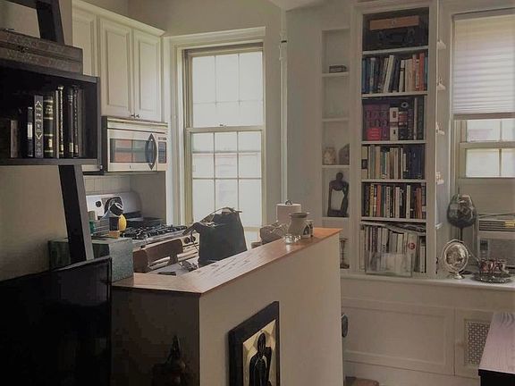 2nd image of 139 W 82nd St #5D