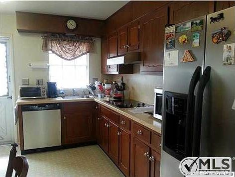 4th image of 819D Balmoral Ct
