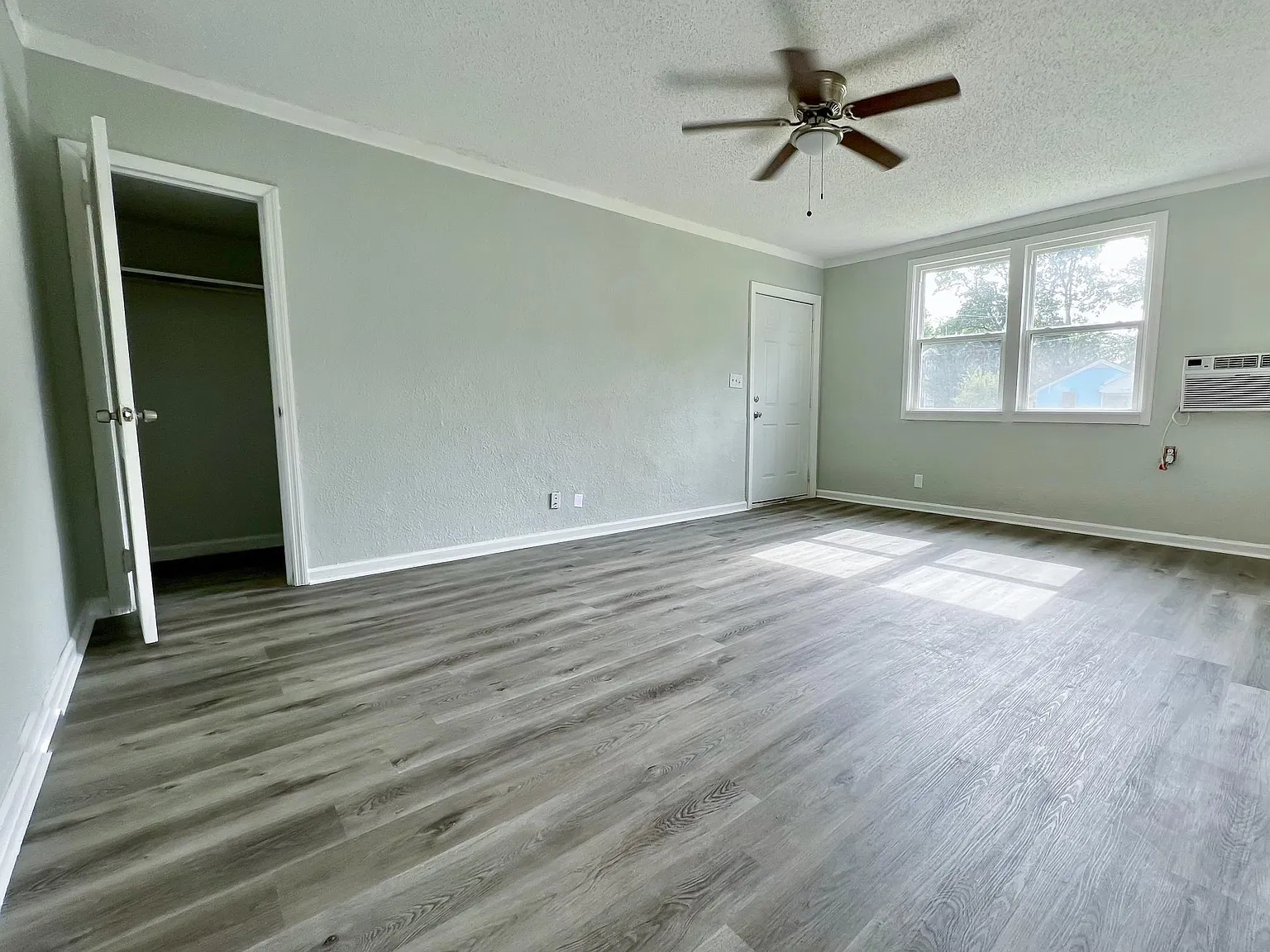 3398 Southmont Dr — Photo 2