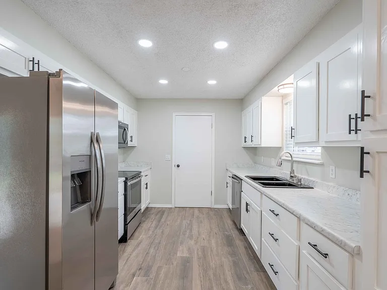 3321 S Ash Ave — Photo 15