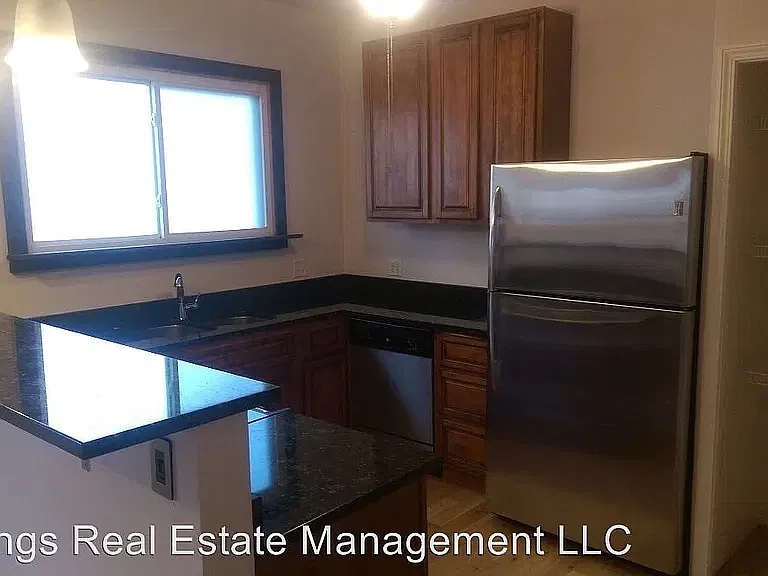 2 bed, 900 sqft, $1,950 — Photo 2
