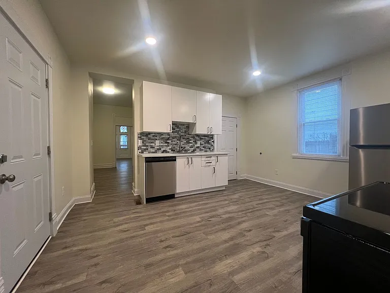 2217 Spring St #1 — Photo 10