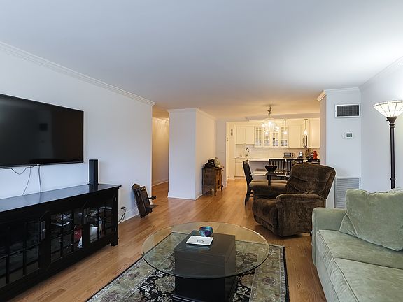 2nd image of 1415 N Dearborn St APT 22C