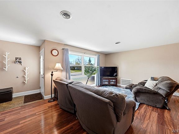 3rd image of 52 Donna Ct