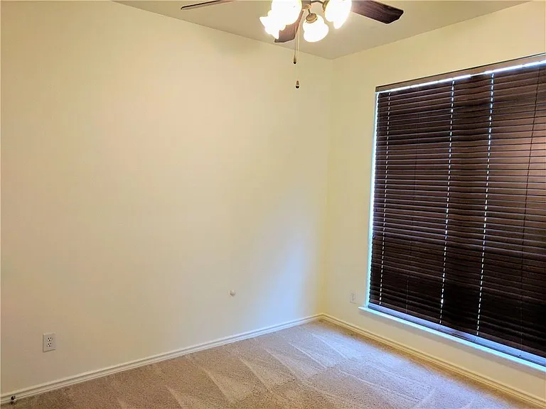 2200 Fieldcrest Dr — Photo 12
