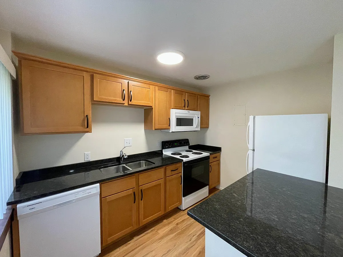 Building Photo - 1415 5th St SE #1