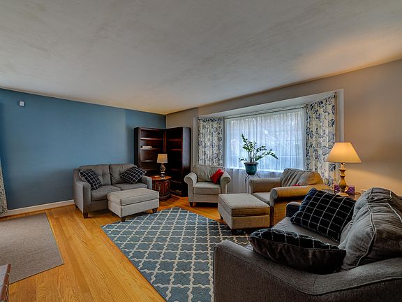 4th image of 2684 Parkview Dr