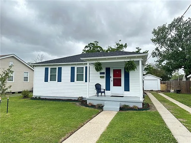 930 Evergreen Dr — Photo 1