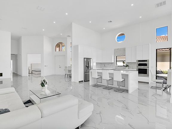 4th image of 5059 Suffolk Dr