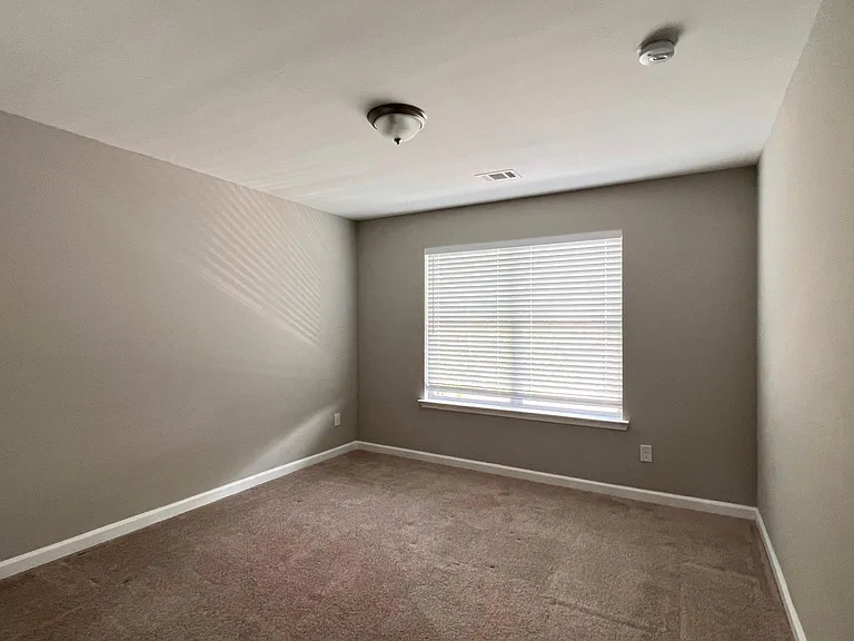 139 Northfield Cir — Photo 12