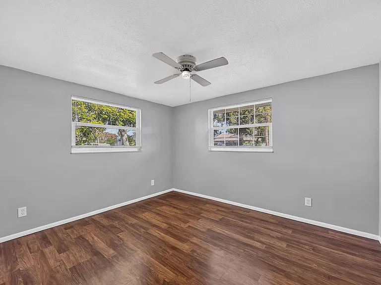327 Cowry Rd — Photo 7