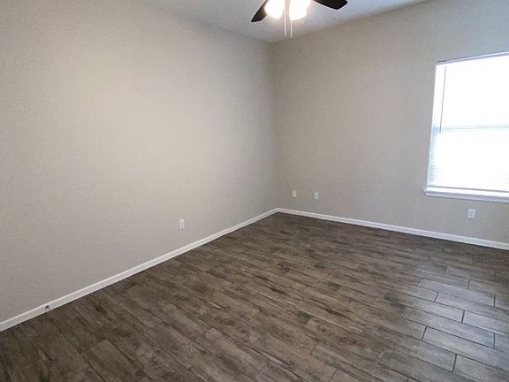 4th image of 5609 Sandpiper Ave #4