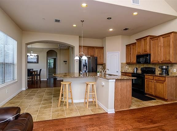3rd image of 1960 Lantana Ln