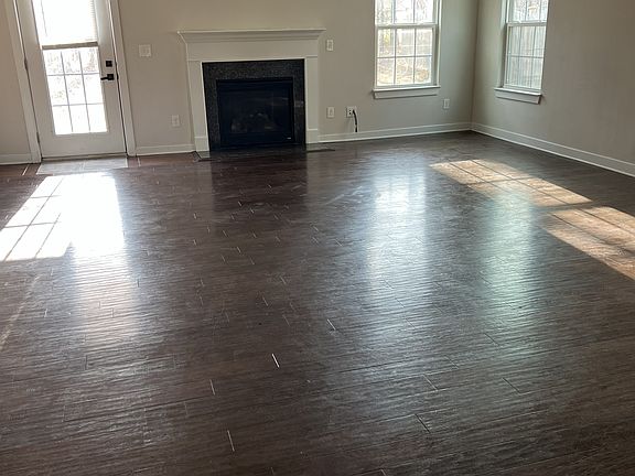 3rd image of 20 Brentsmill Cir