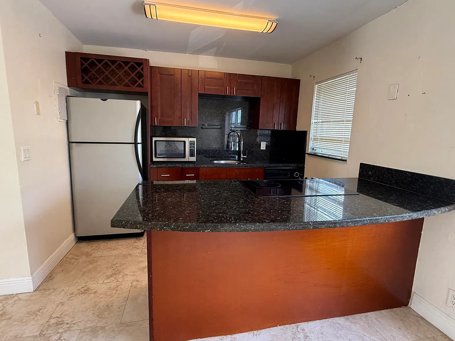 1100 NE 9th Ave — Photo 3
