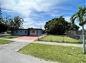 2900 NW 5th Ct — Photo 24