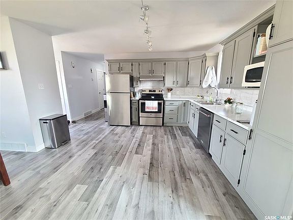 4th image of 107 King St