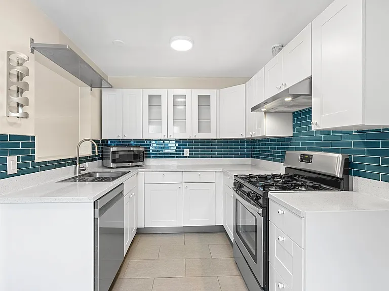 426 Santa Paula Ave — Photo 21