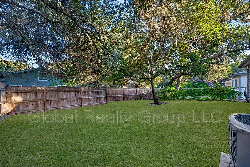 3 bed, 2.0 bath, 1386 sqft, $1,750 — Photo 2