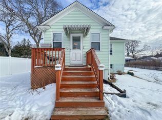 28 Burgess Dr, Warwick, RI 02886