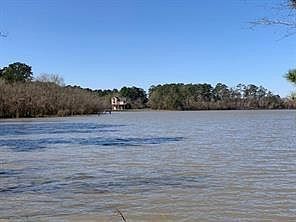 4th image of 3330 Lakelane Dr