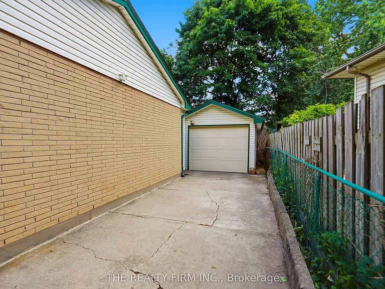 45 Amy Cres — Photo 32