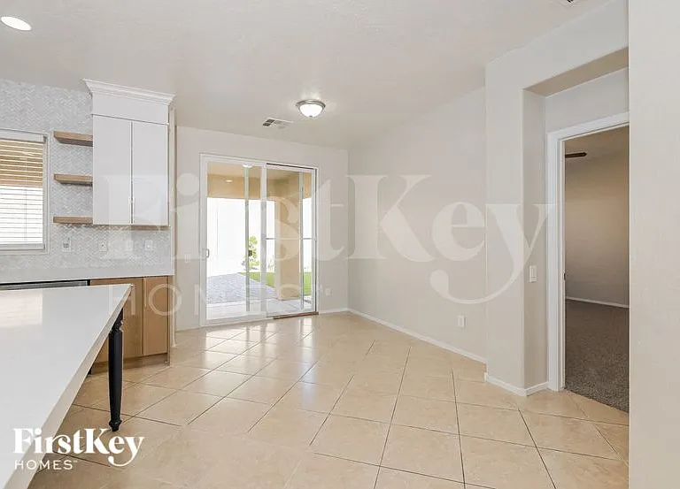 2580 Lockerbie St — Photo 4