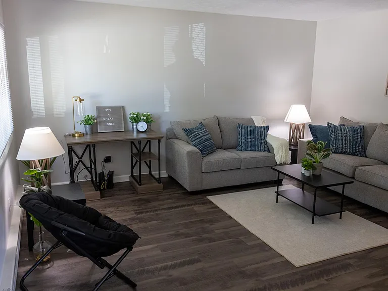 Oakwood Dr — Photo 8