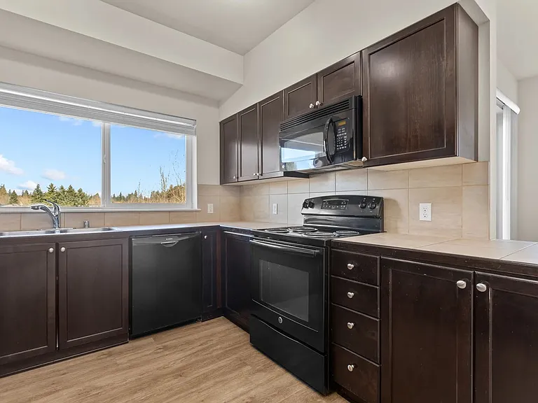 Creekside Apartments — Photo 31