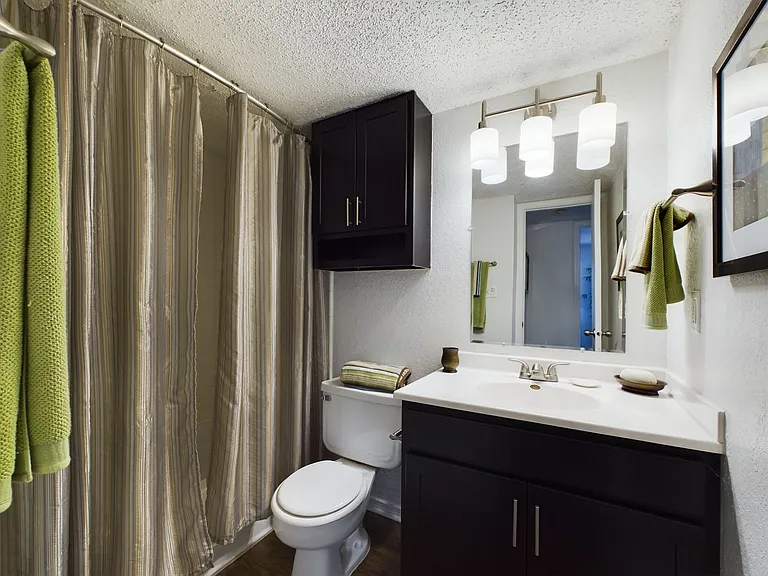Raintree Apartments — Photo 26