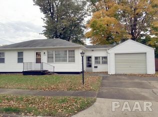 1240 Sunview Dr, Canton, IL 61520