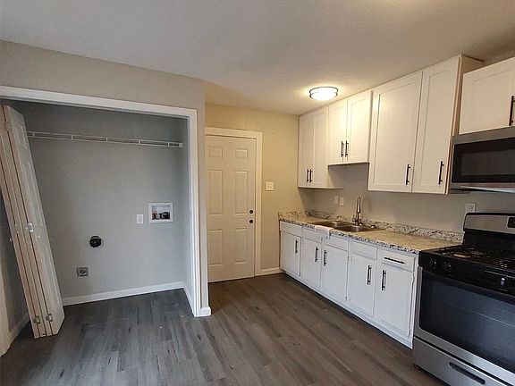 5th image of 403 E Sears St