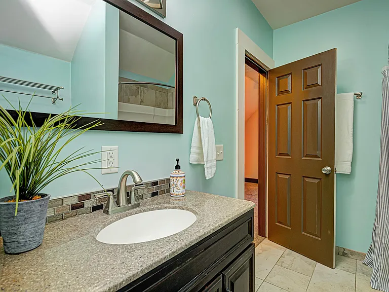 Upstairs full bath