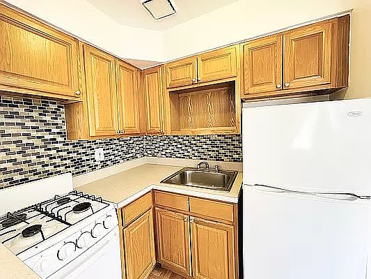2nd image of 75 Cooper St APT 2A