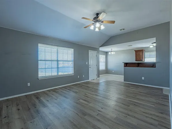 470 Timberidge Rd, Harrah, OK 73045
