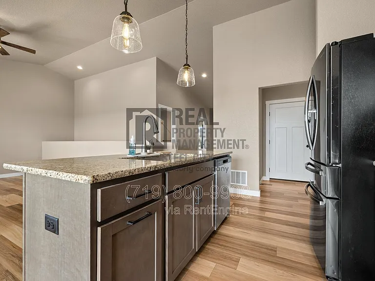 1886 E Jerrian Ln — Photo 11