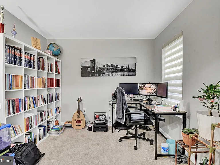 320 Kalorama Rd — Photo 20
