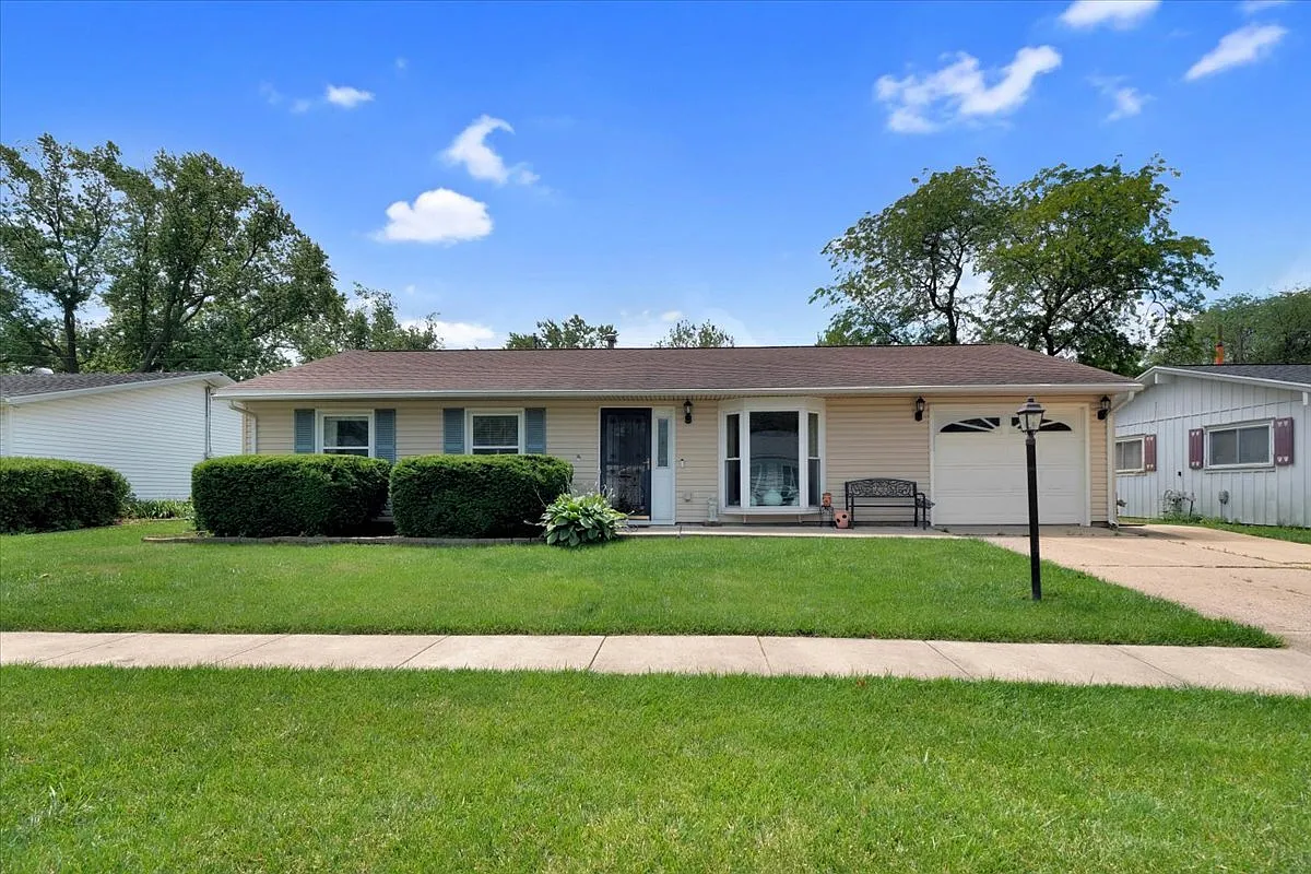2511 Sangamon Dr photo 1