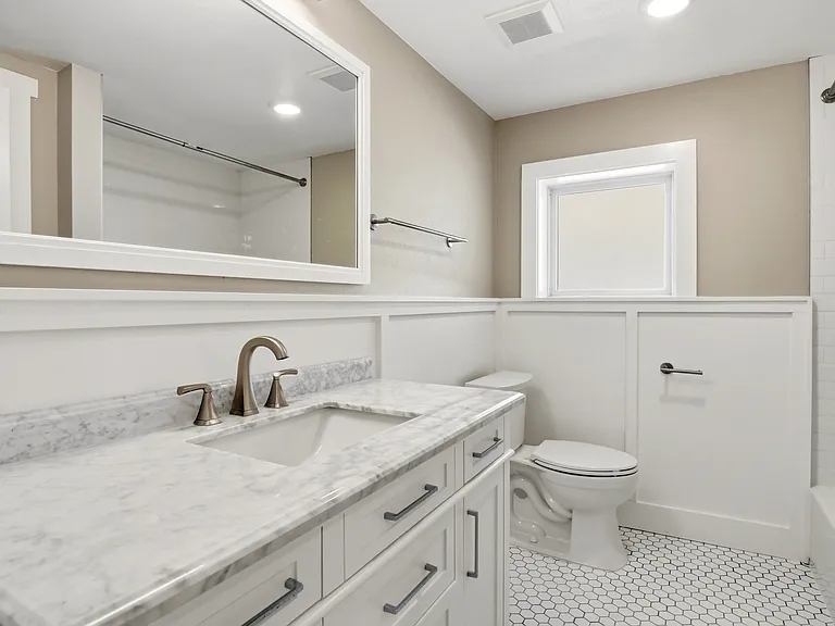 1592 Meade St #B — Photo 8