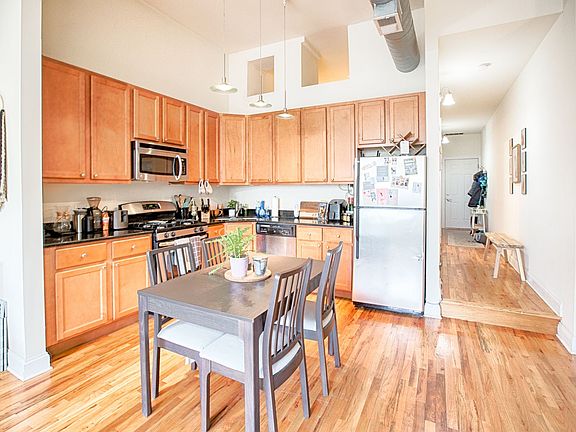4th image of 1552 N Milwaukee Ave APT 2D