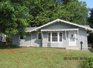 3407 Hillcrest Dr, Des Moines, IA 50310